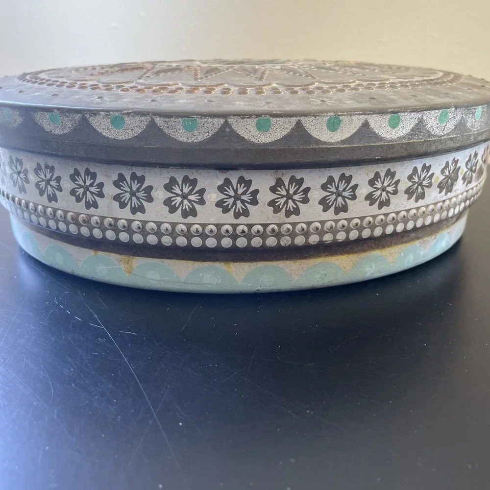 Vintage oval shape embossed Tin Box Pantry Storage‎ Painted Texture Copper Lid